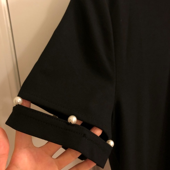 Black tshirt dress with pearls - Picture 3 of 4